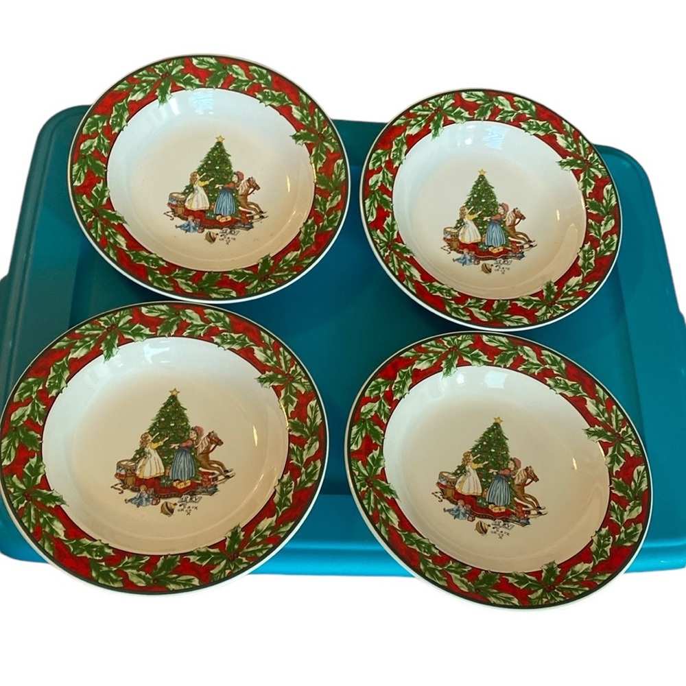 Set of 4 Vintage Large Rim Soup Bowls Christmas Celebration by International Tab